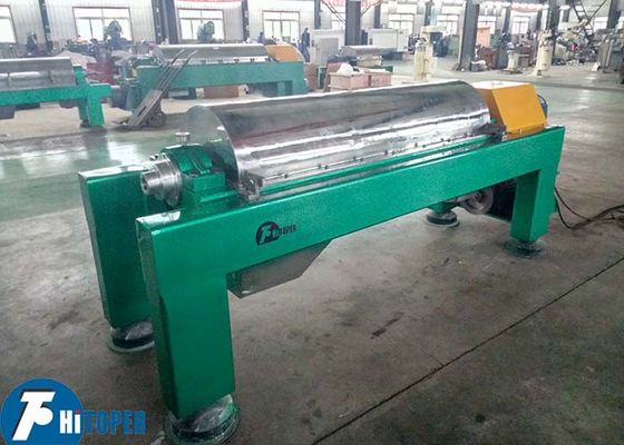 سانتریفیوژ دکنتر صنعتی طراحی شده برای جدا کردن دانه های فاز جامد از معلق در صنایع سبک و داروخانه
